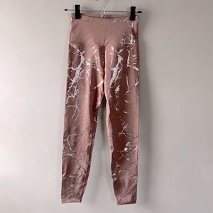 Beyond Yoga Lost Your Marbles HW Leggings: Dusty Mauve/Shiny Gunmetal Marble